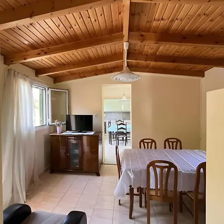 Avra Country house Mantzavinata