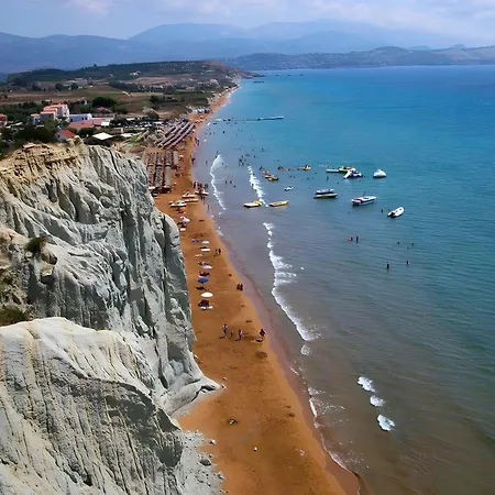 Avra * Mantzavinata